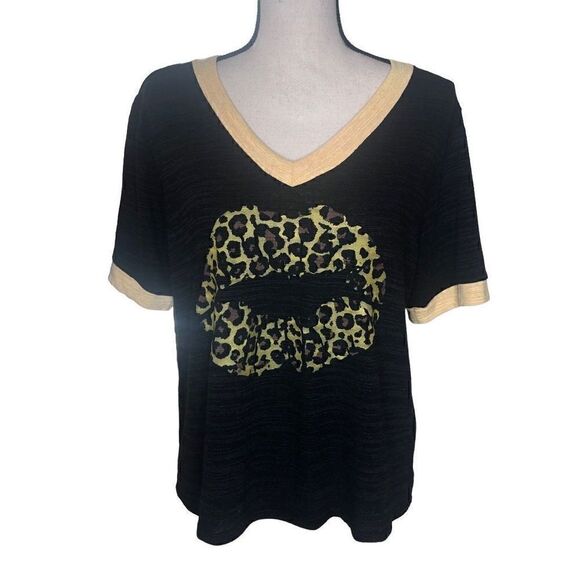 NEW Saints & Hearts Black T Shirt With Graphic Lips in Cheetah Print NWT - Picture 1 of 11